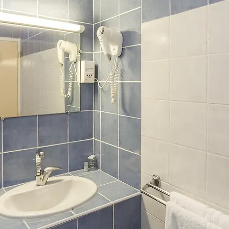 Готель Kyriad Direct 2*
