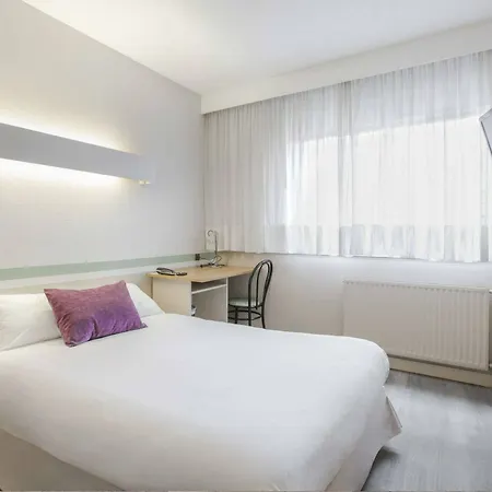 Kyriad Direct 2*