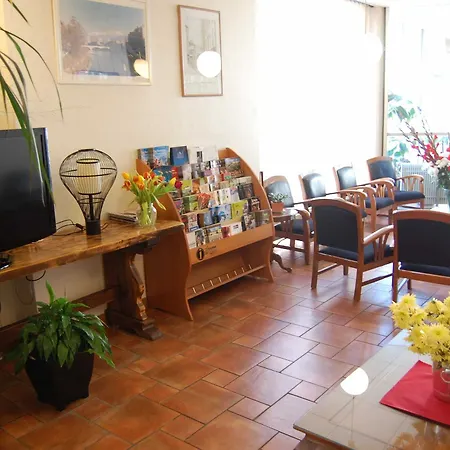 Hotel Kyriad Direct 2*